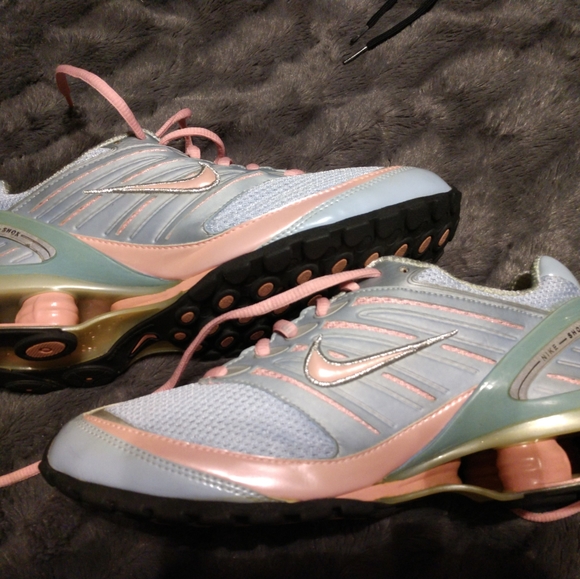 Like new Pastel Nike Aires - Picture 1 of 11